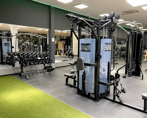 Zona de fuerza y poleas de be24FIT Valencia